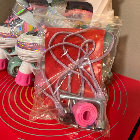 Girls Roller Skates - Rainbow Unicorn Adjustable Light up Roller Skates - Picture 3 of 10